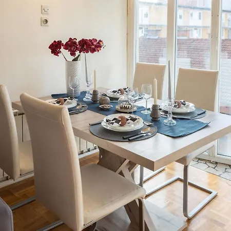 Lejlighed Cozy, Spacious & Sunny In Heart Of City Center Ljubljana