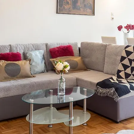 Cozy, Spacious & Sunny In Heart Of City Center Apartmán